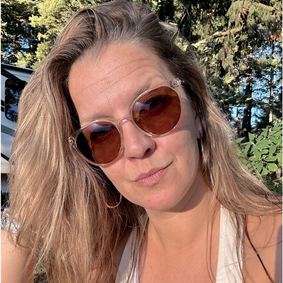 Meet your Posher, Christine - Picture 1 of 1